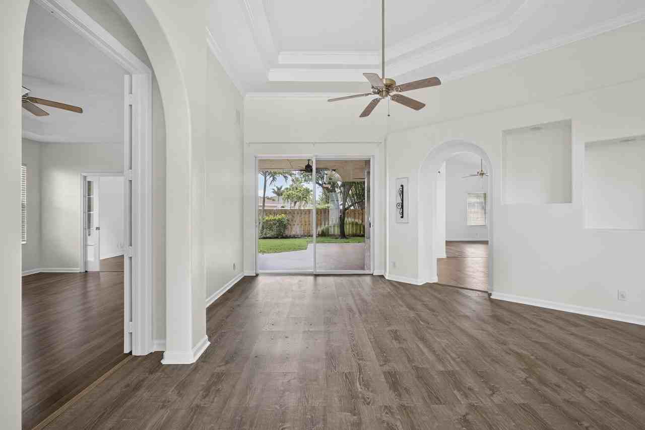 13805 Folkestone Cir - Photo 6 of 44