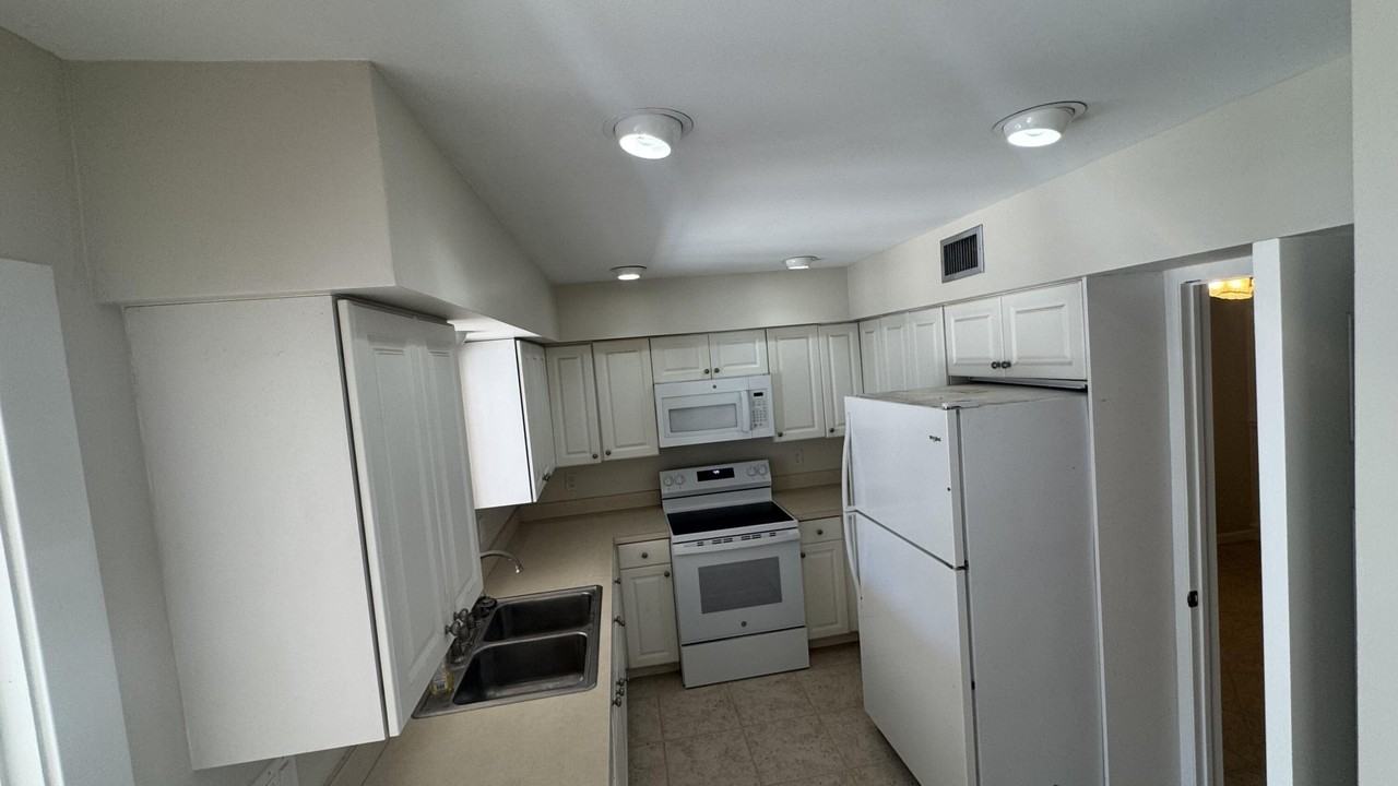2704 Cardinal Dr - Photo 3 of 18