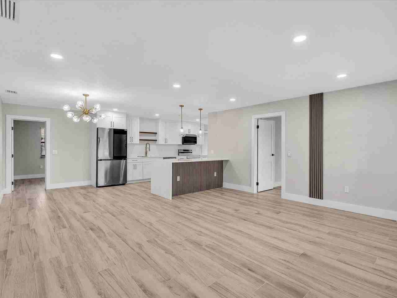 10691 Nw 28th St - Photo 4 of 50