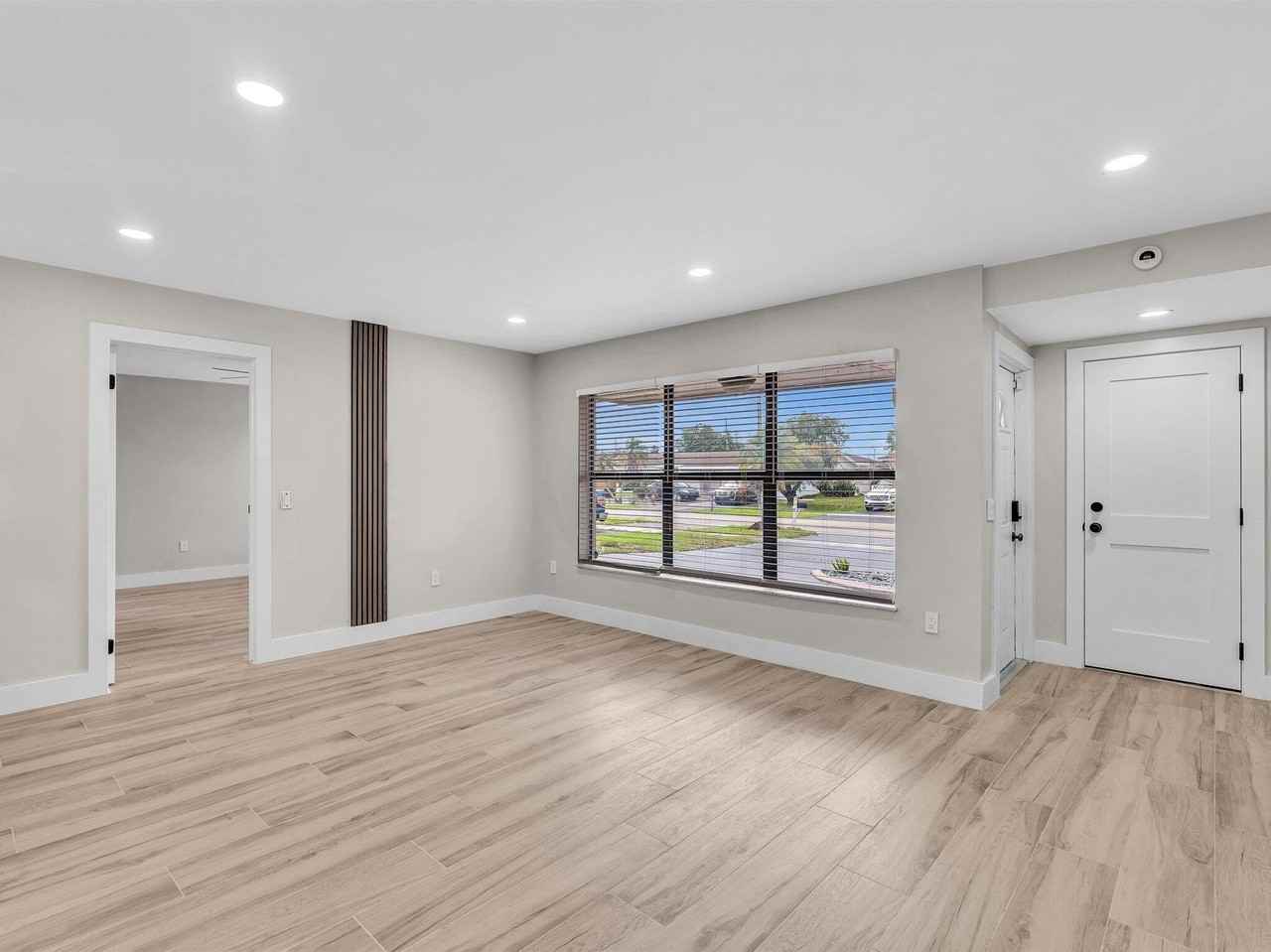 10691 Nw 28th St - Photo 6 of 50