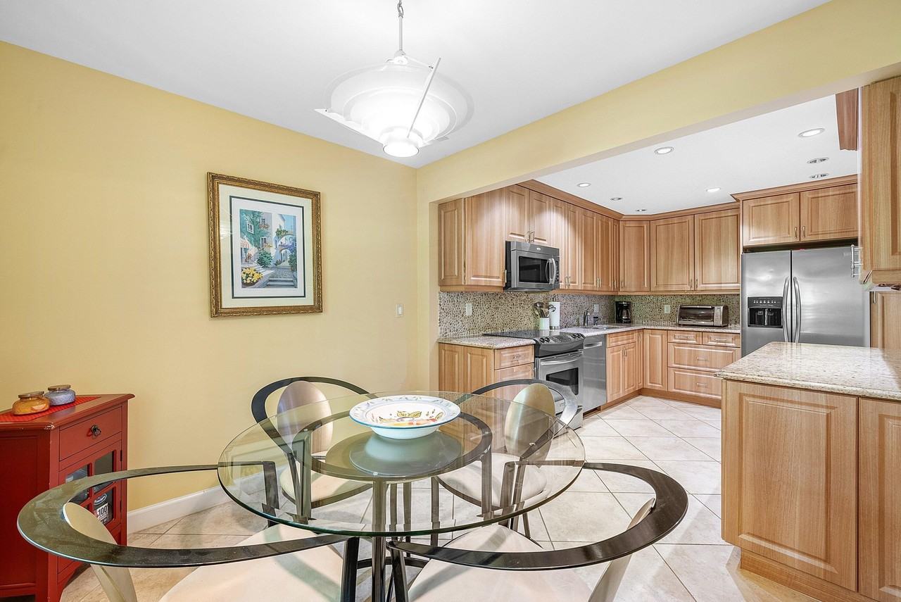 22 Westgate Ln #E - Photo 6 of 50