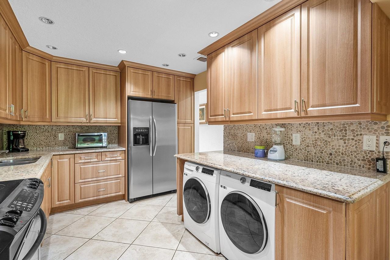 22 Westgate Ln #E - Photo 7 of 50