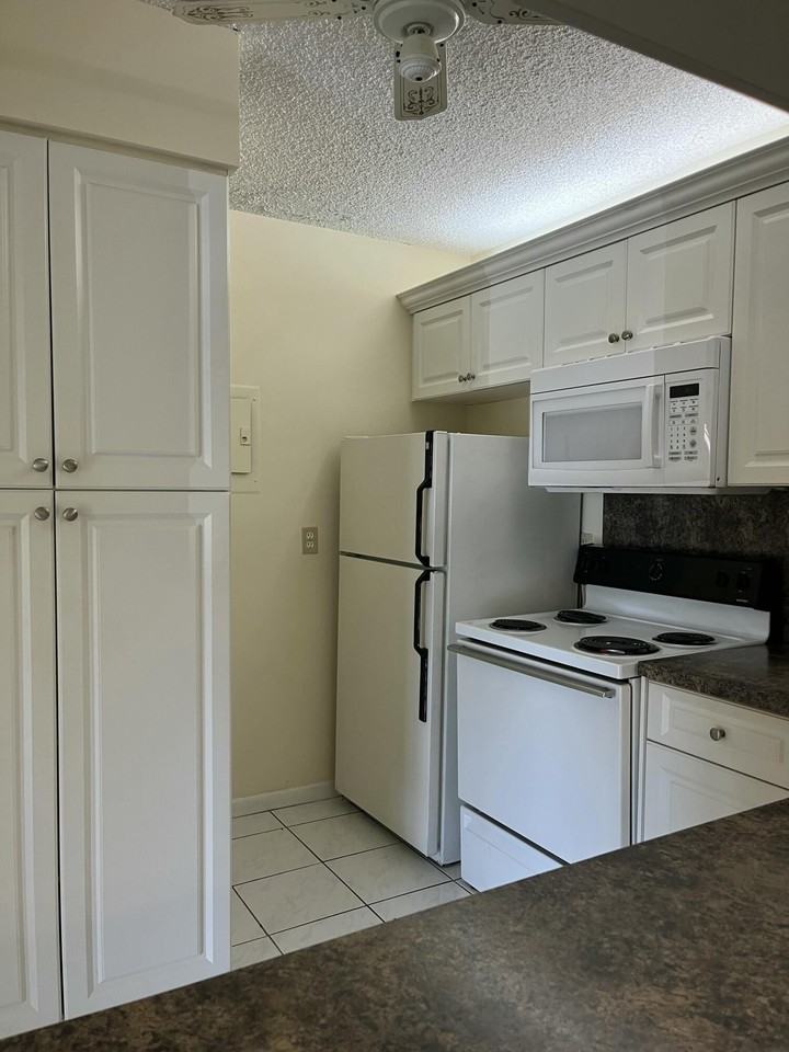 708 Sunny Pine Way #A1 - Photo 3 of 8