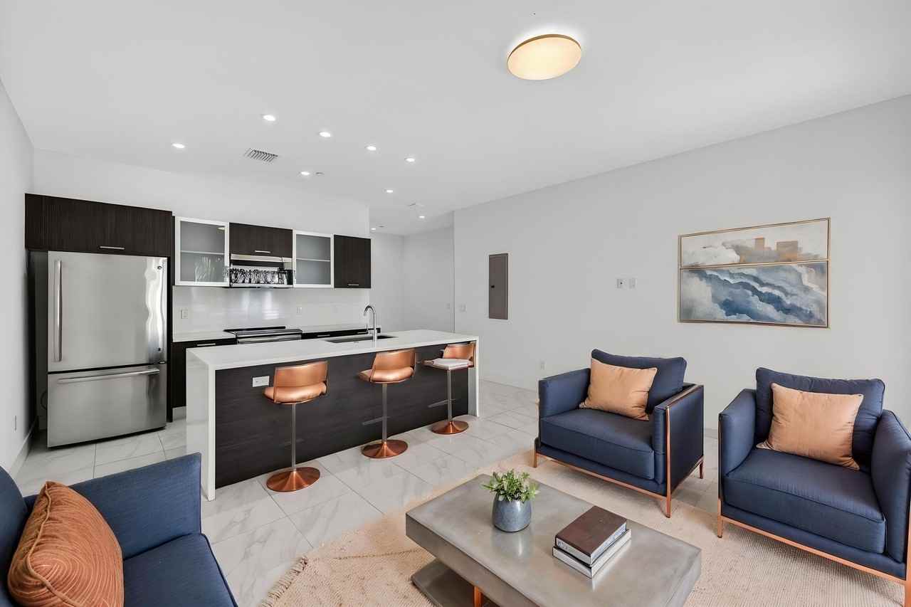 1044 Ne 18th Ave #203 - Photo 2 of 50