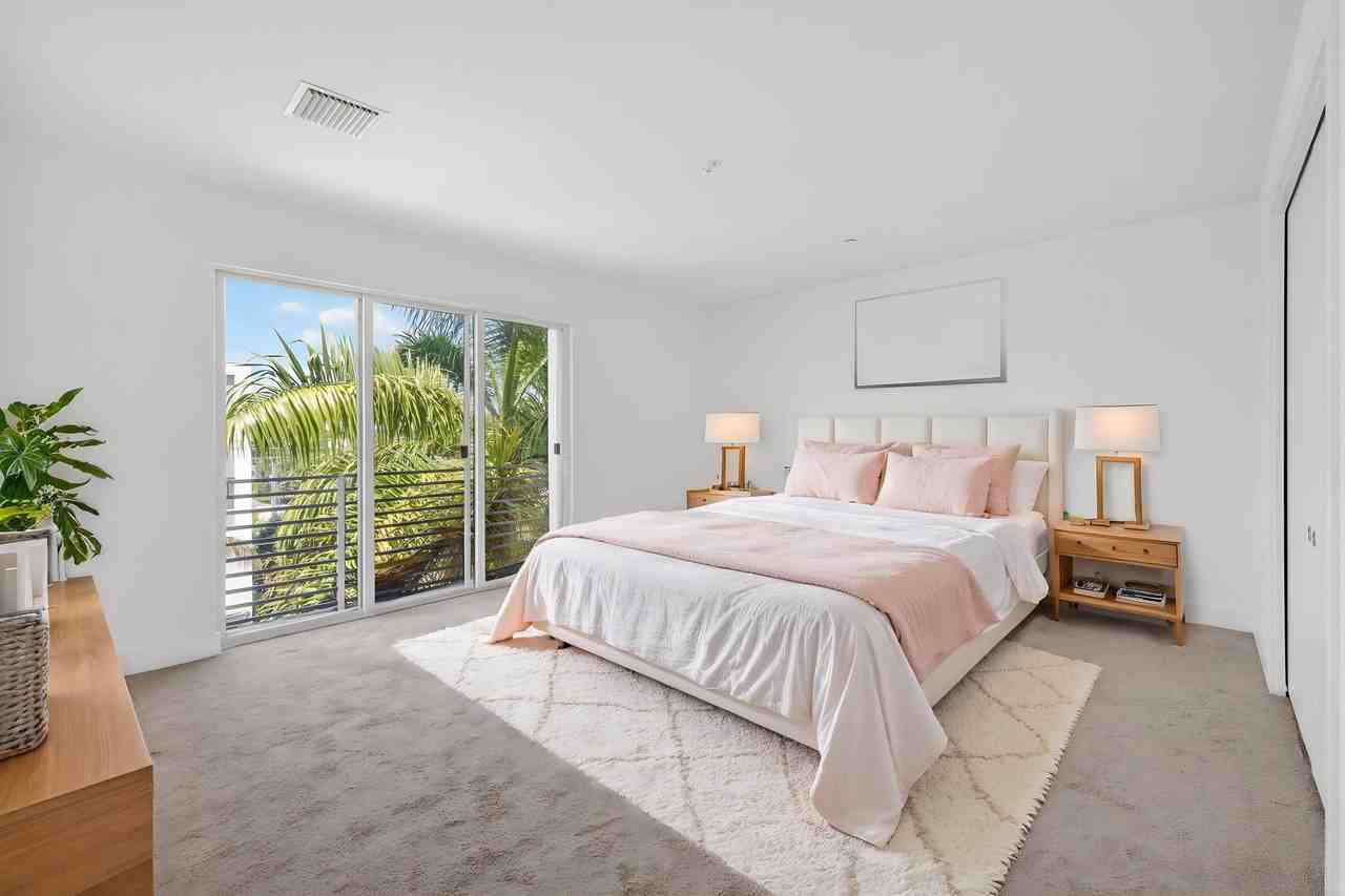 1044 Ne 18th Ave #203 - Photo 3 of 50