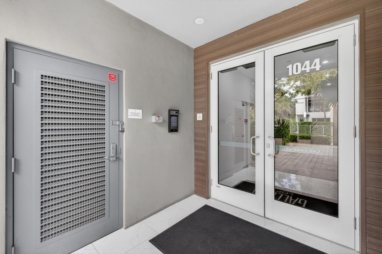 1044 Ne 18th Ave #203 - Photo 5 of 50