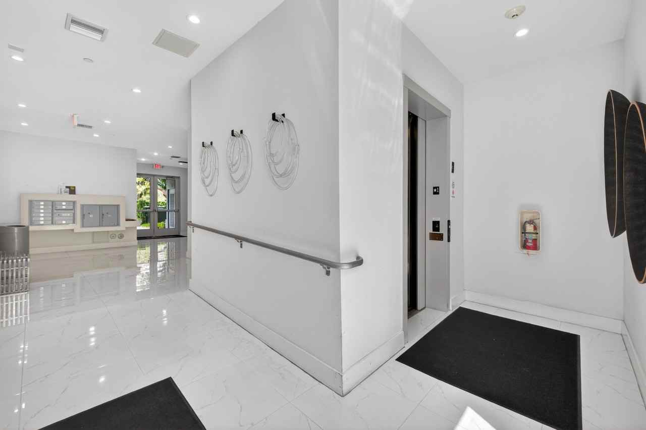 1044 Ne 18th Ave #203 - Photo 7 of 50