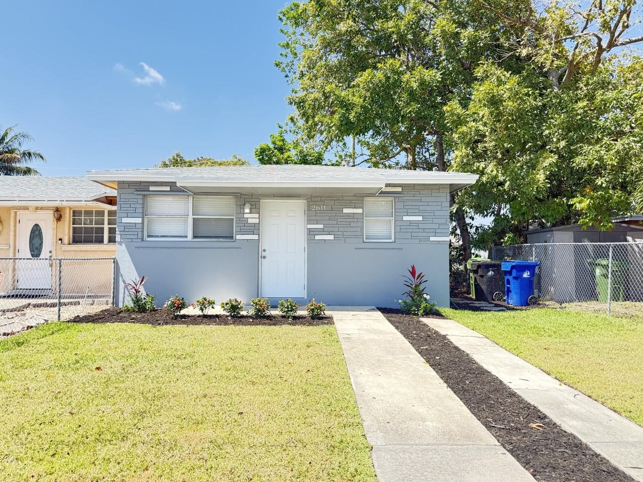 2611 Nw 21st St - Photo 3 of 10