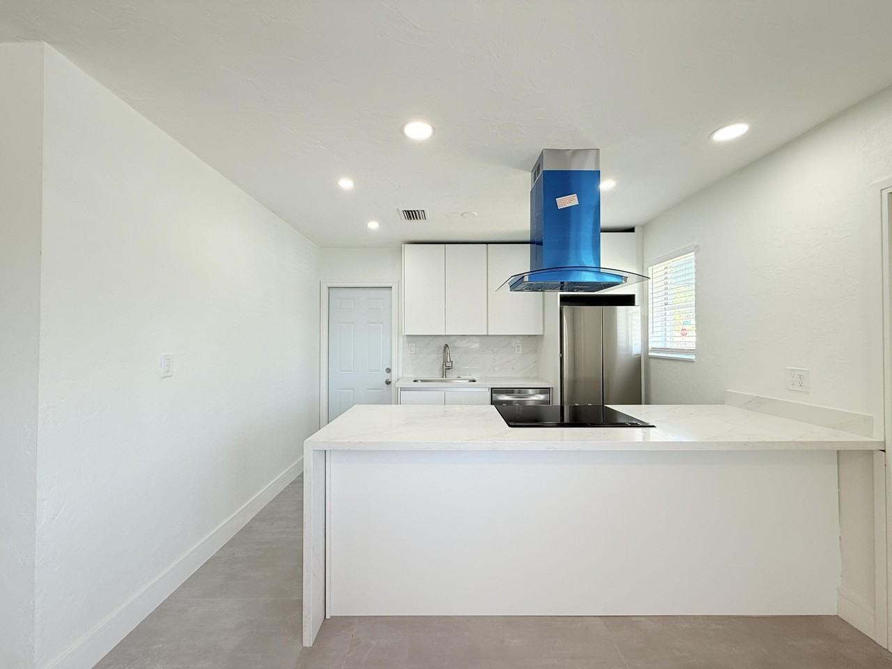 2611 Nw 21st St - Photo 5 of 10