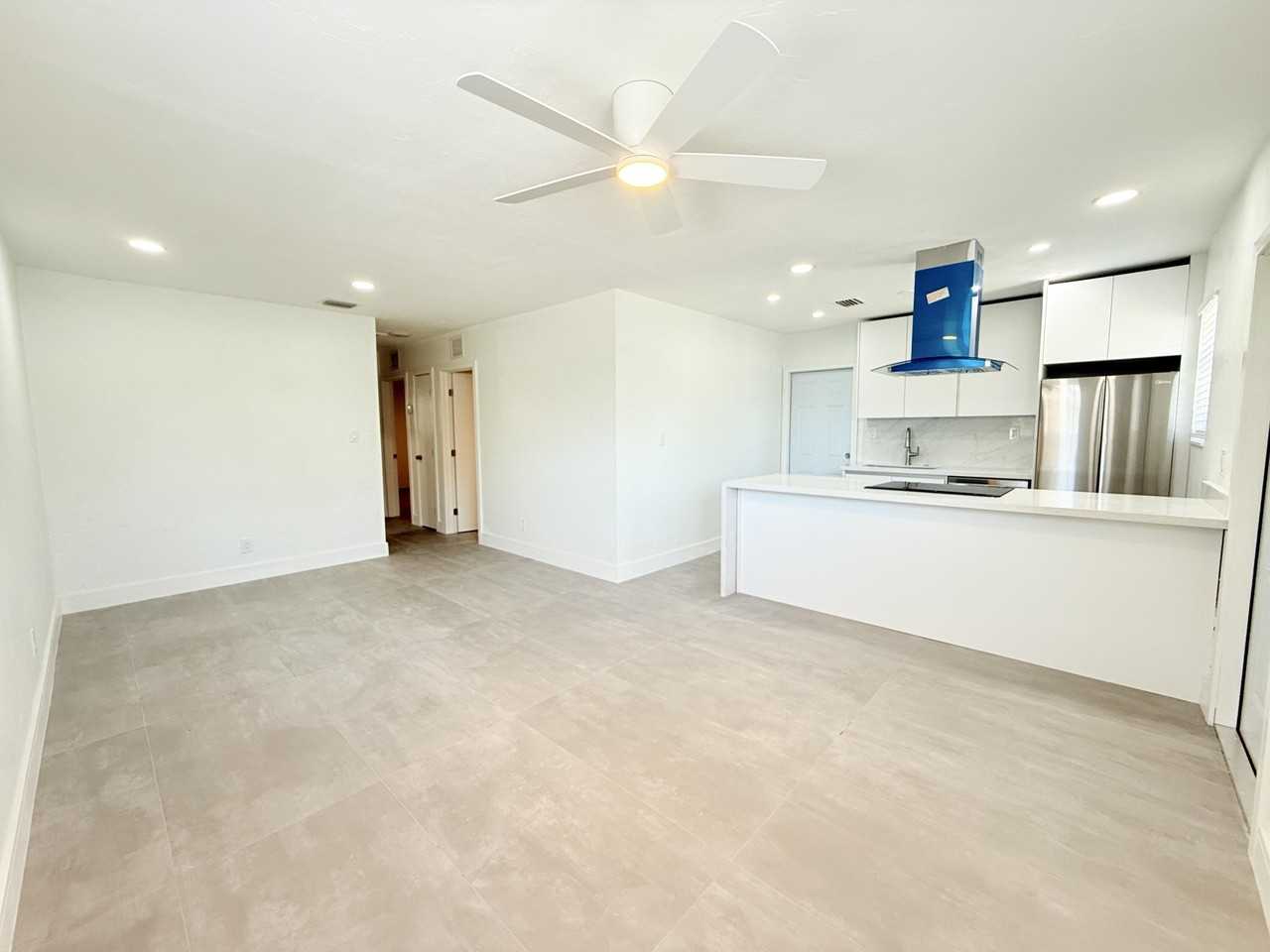 2611 Nw 21st St - Photo 6 of 10
