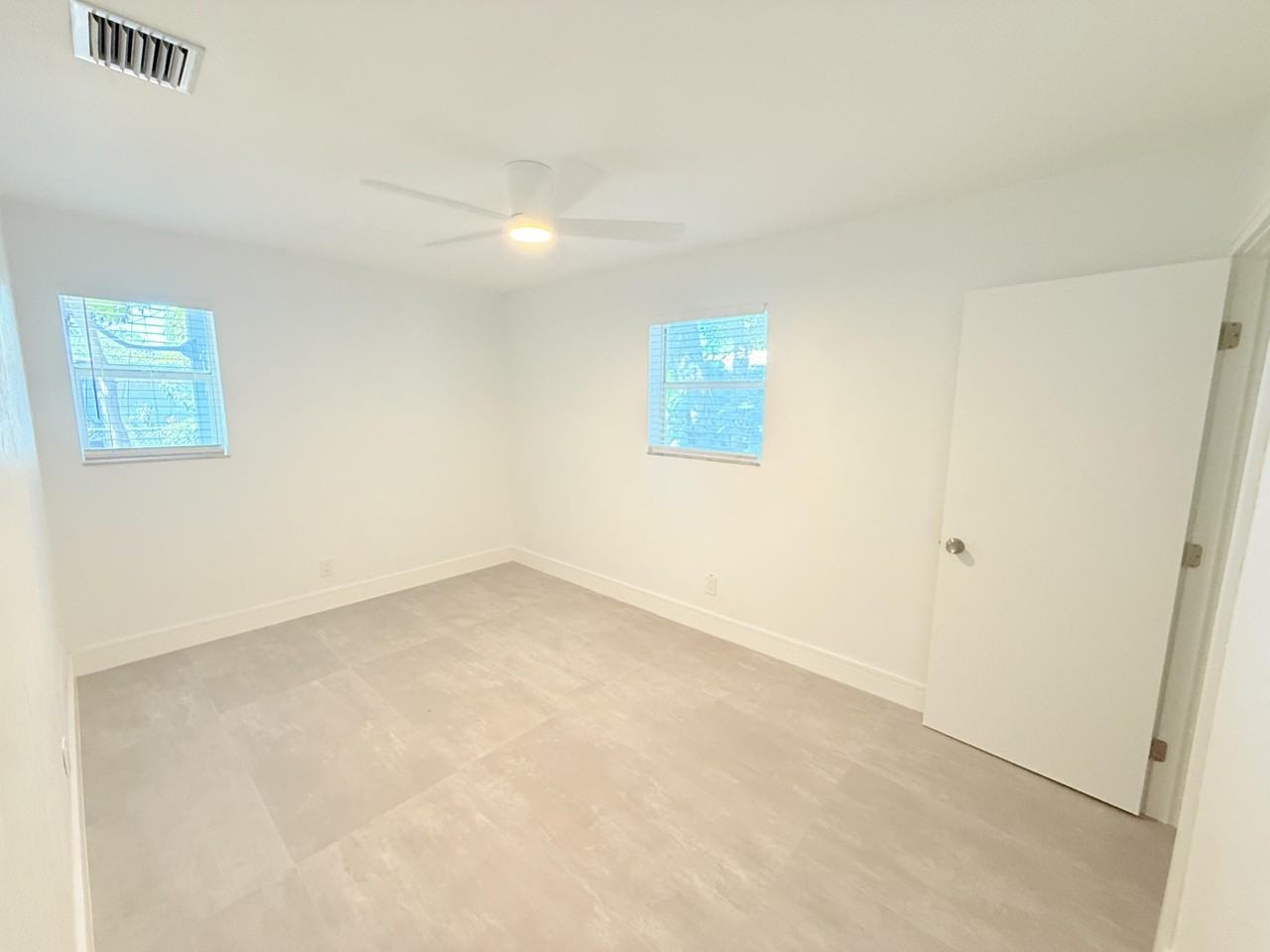 2611 Nw 21st St - Photo 7 of 10