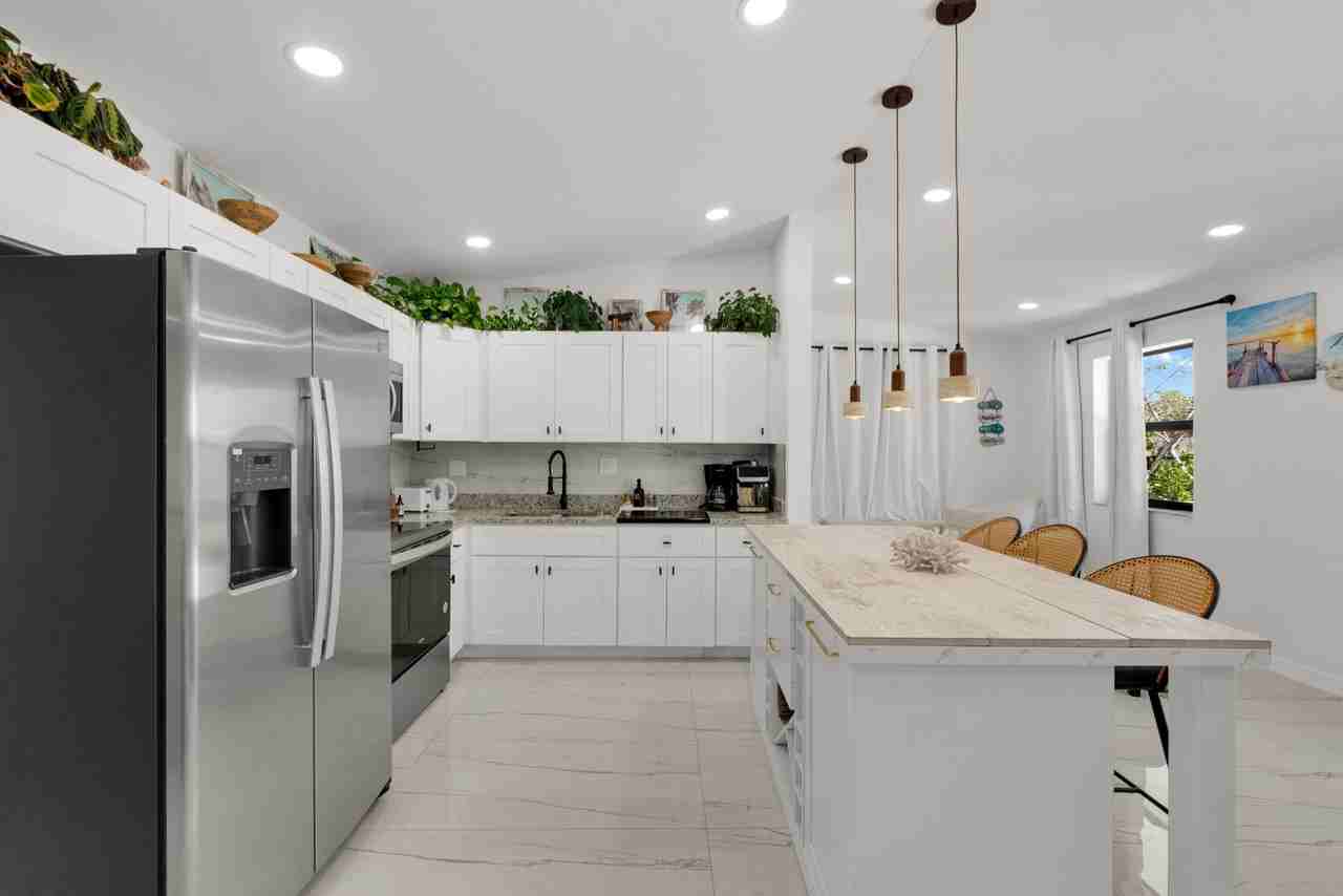 1433 Ne 53rd Ct - Photo 4 of 15
