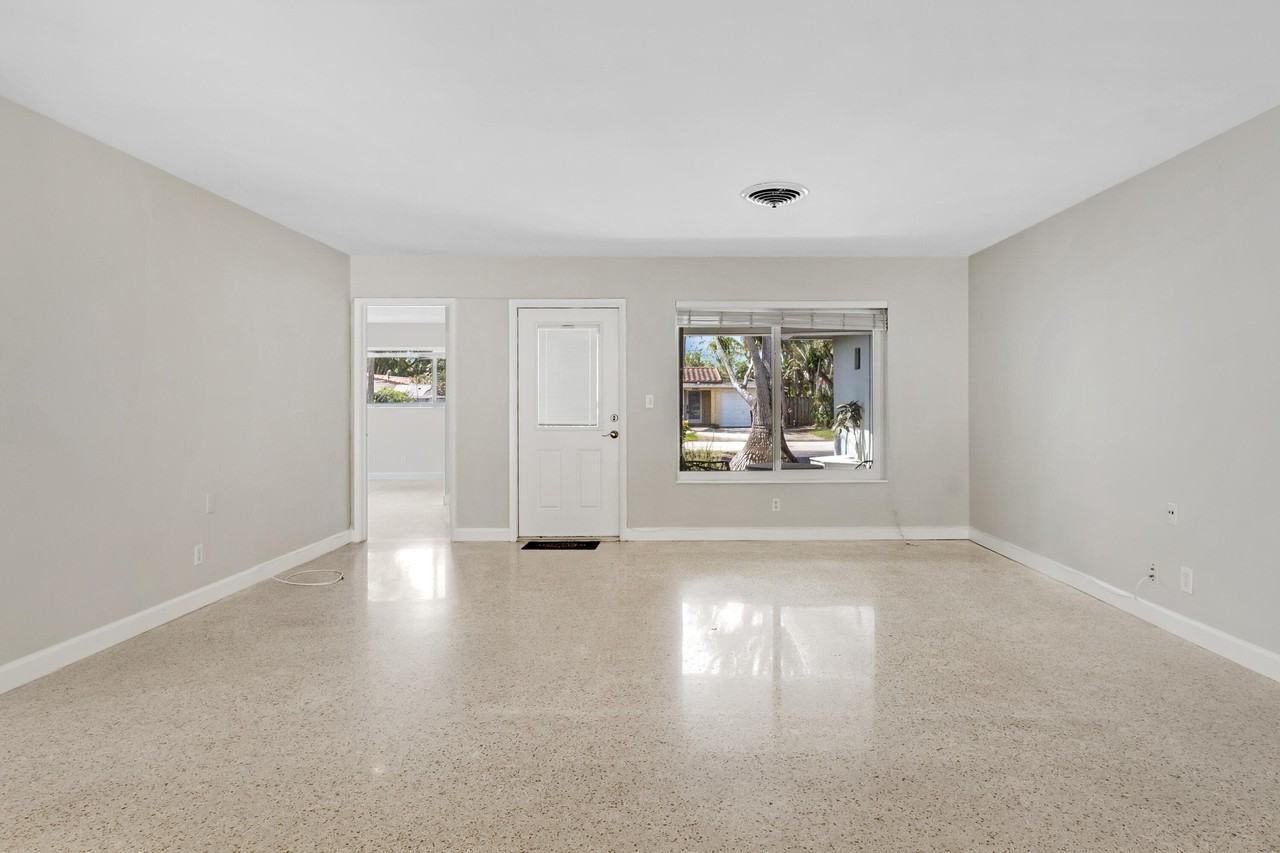 1911 Ne 27th St - Photo 5 of 34
