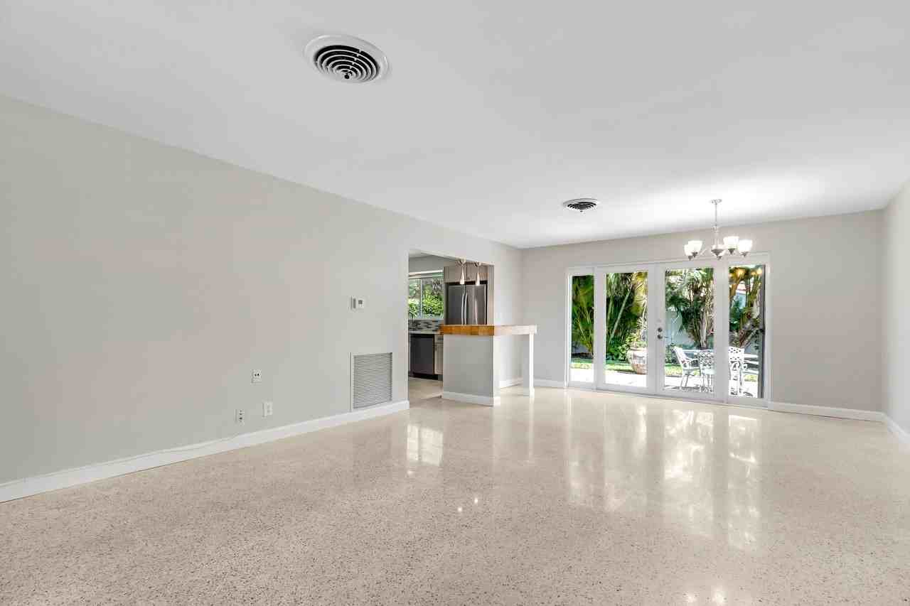 1911 Ne 27th St - Photo 6 of 34