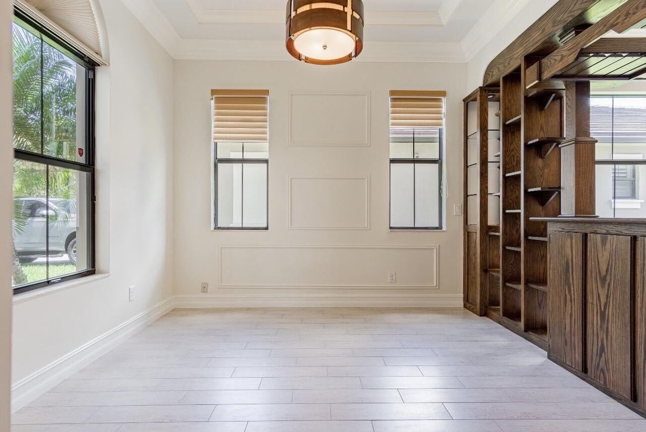 8680 Watercrest Cir W - Photo 2 of 17