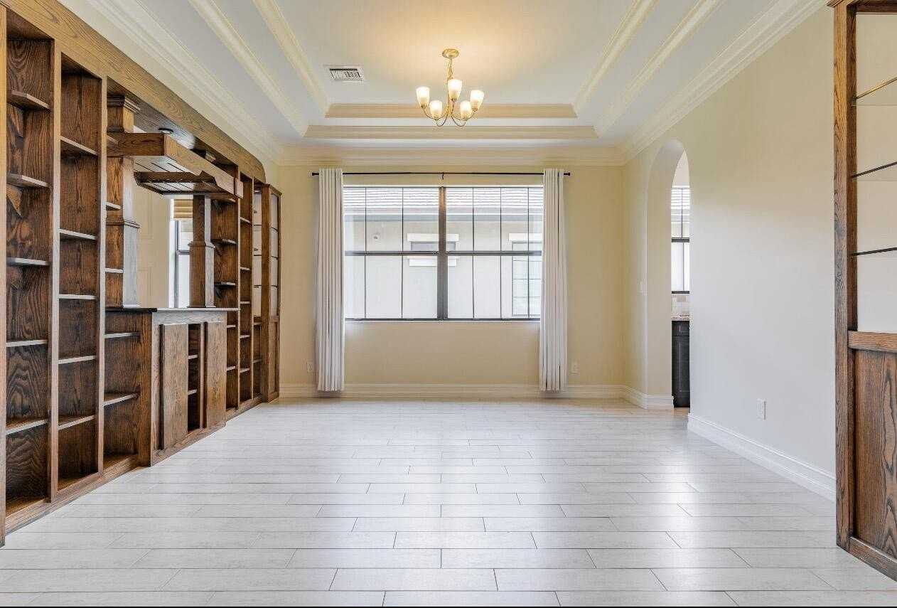 8680 Watercrest Cir W - Photo 3 of 17