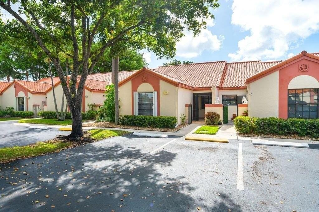 65 Centennial Ct