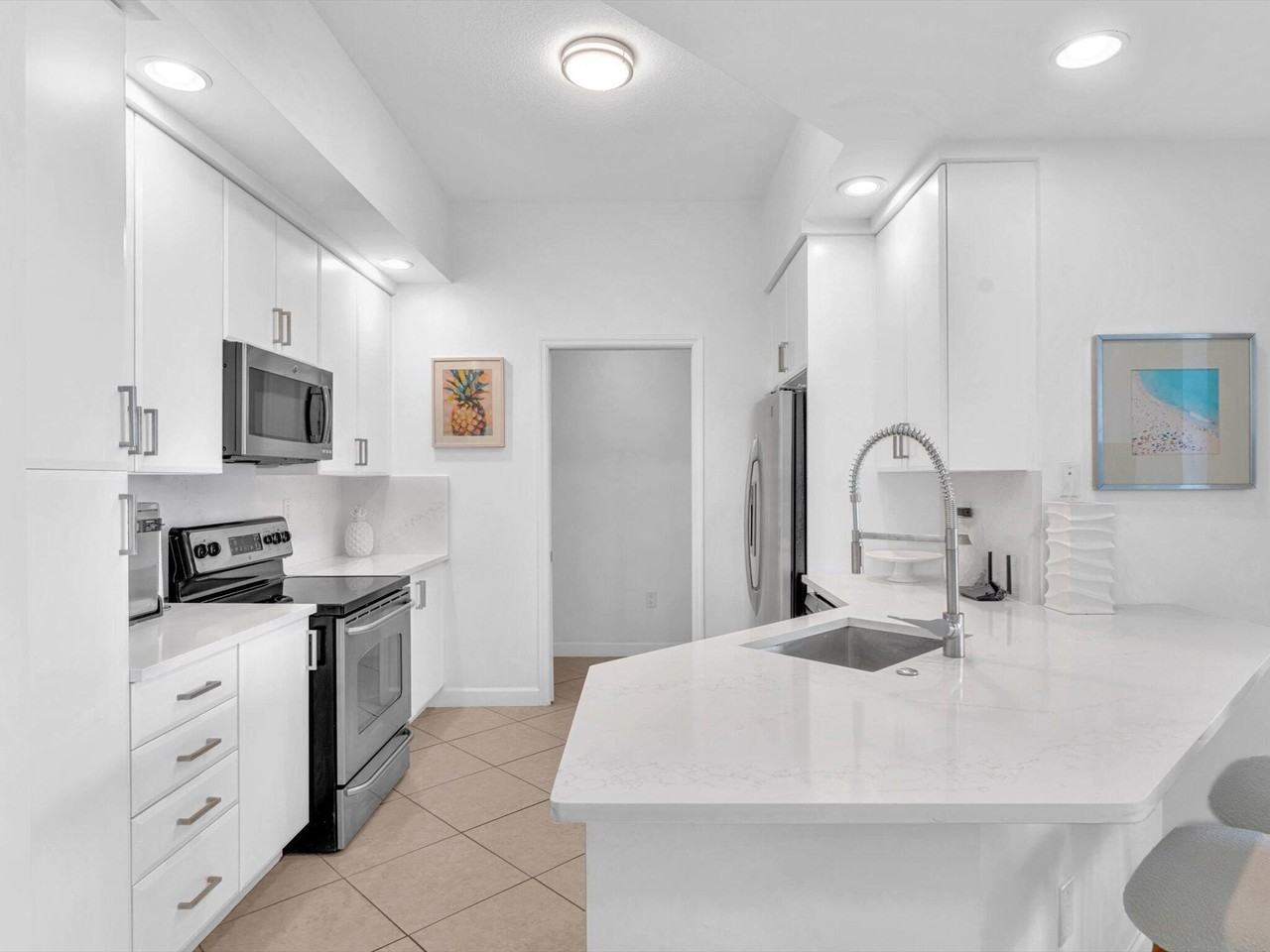 801 S Olive Ave #1521 - Photo 3 of 44