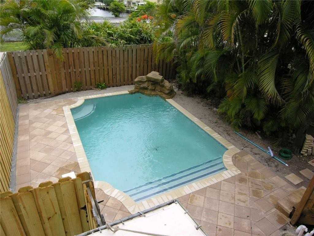 606 N Victoria Park Rd - Photo 3 of 4