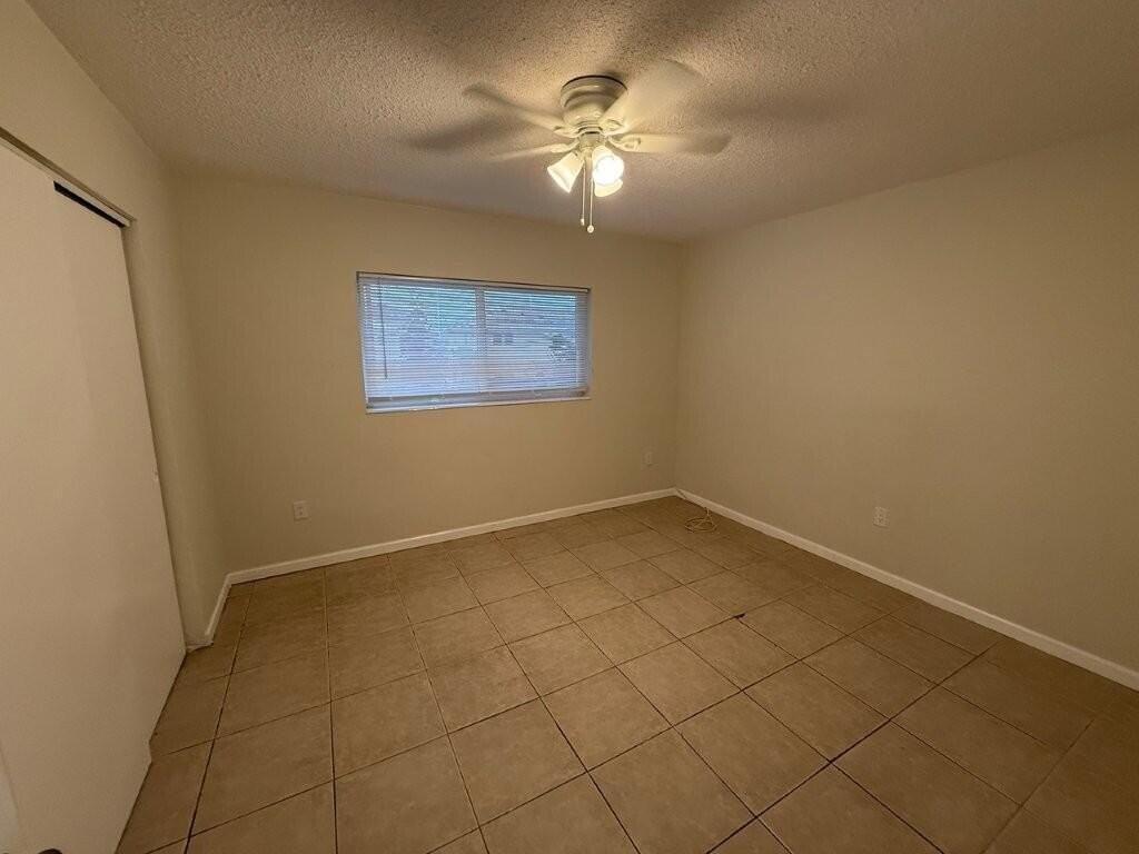 265 Sw 7th St #4 - Photo 6 of 10