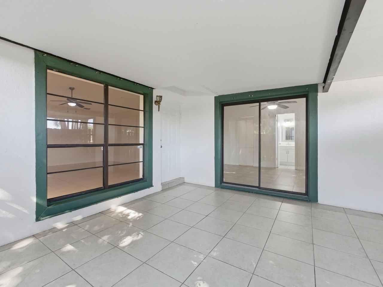 1020 Manor Dr - Photo 4 of 32
