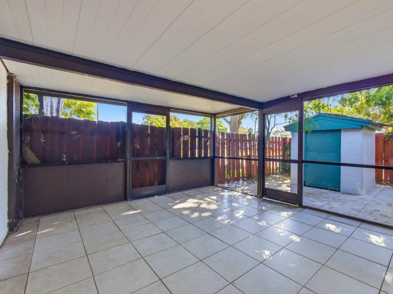 1020 Manor Dr - Photo 5 of 32