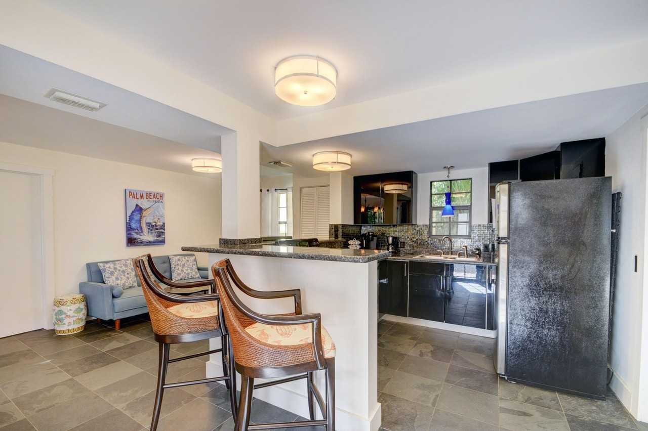 713 Sunset Rd - Photo 3 of 15