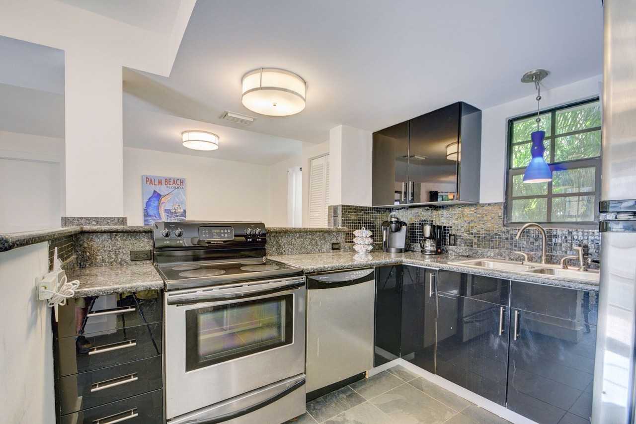 713 Sunset Rd - Photo 4 of 15