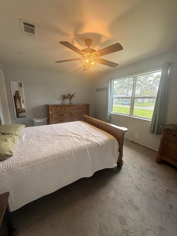1881 Se Manth Ln - Photo 3 of 10