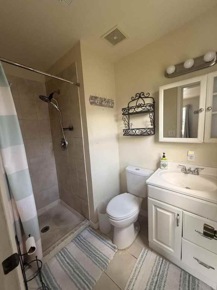 1881 Se Manth Ln - Photo 4 of 10