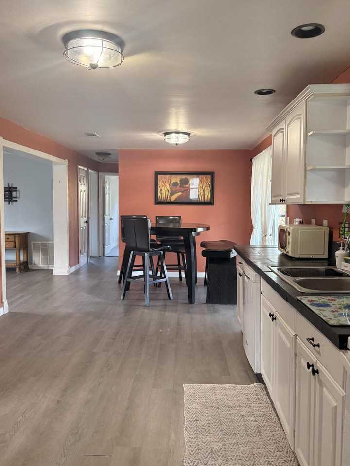 1881 Se Manth Ln - Photo 5 of 10