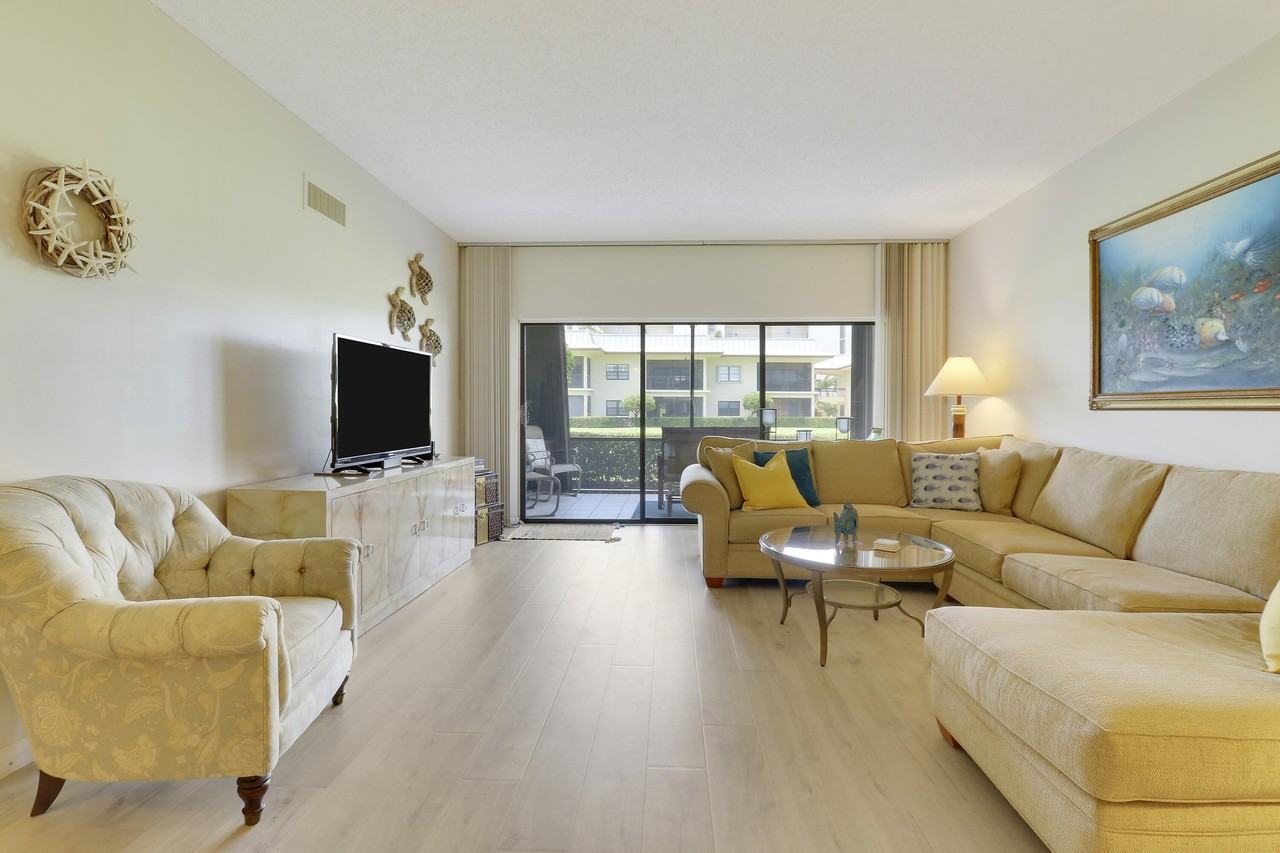 275 Beach Rd - Photo 5 of 31