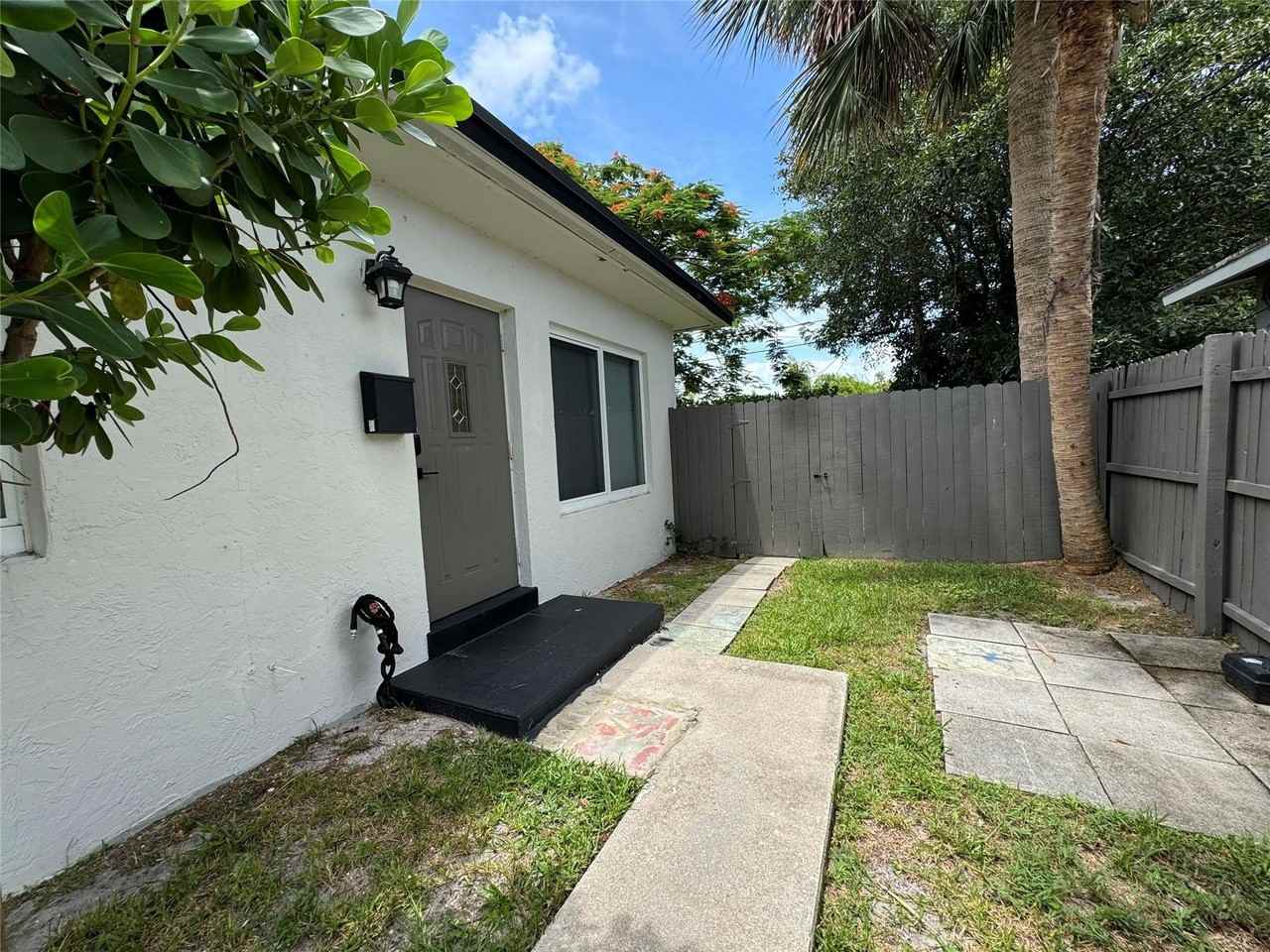 1005 Ne 17th Ct #B - Photo 4 of 46