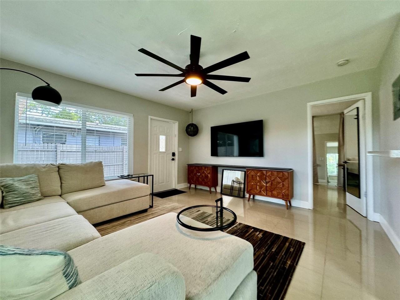 1005 Ne 17th Ct #B - Photo 5 of 46