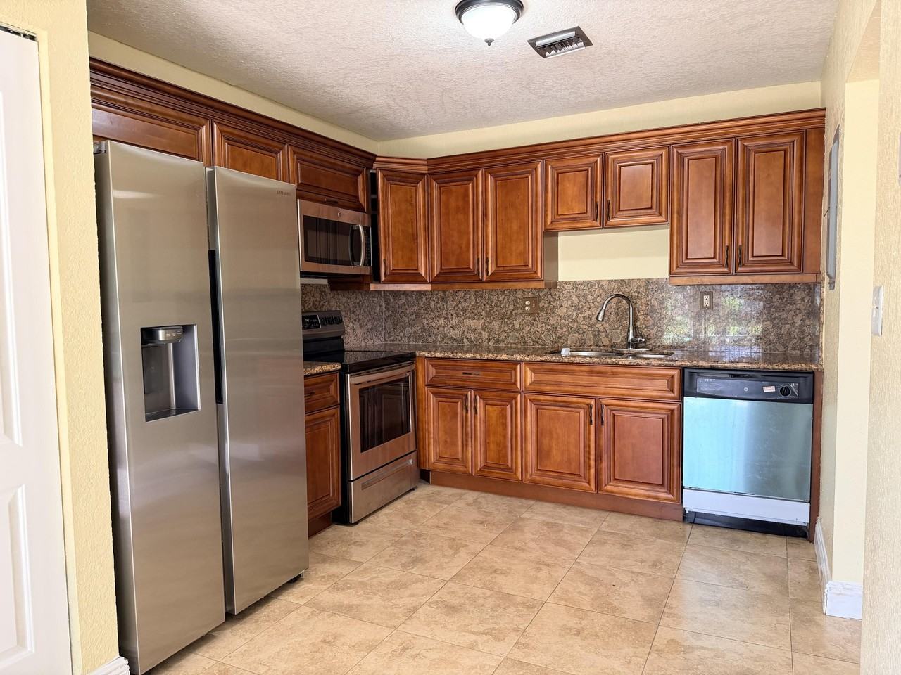 6020 Nw 3rd St #6020 - Photo 3 of 20