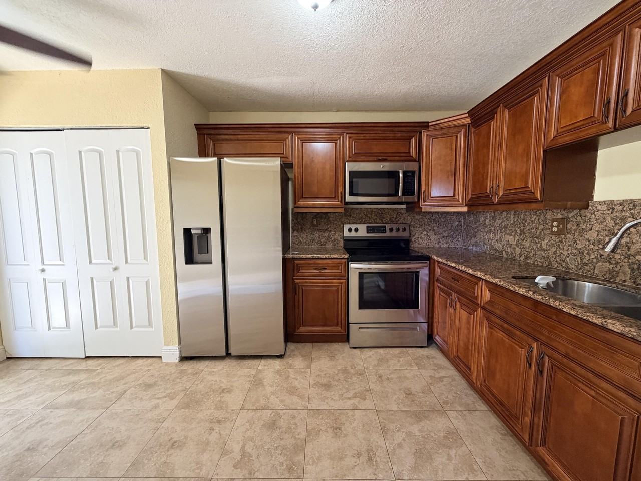 6020 Nw 3rd St #6020 - Photo 4 of 20