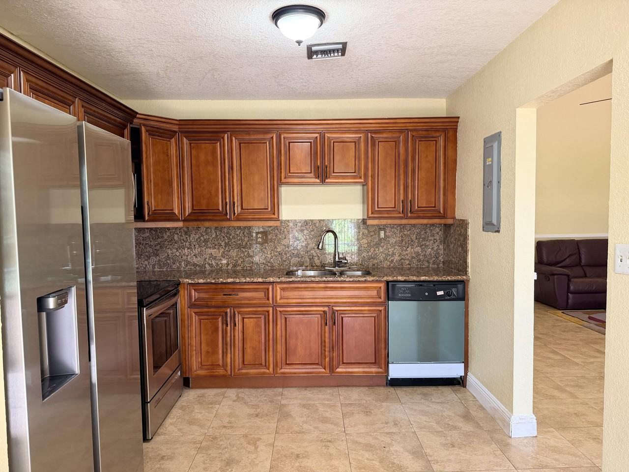 6020 Nw 3rd St #6020 - Photo 5 of 20