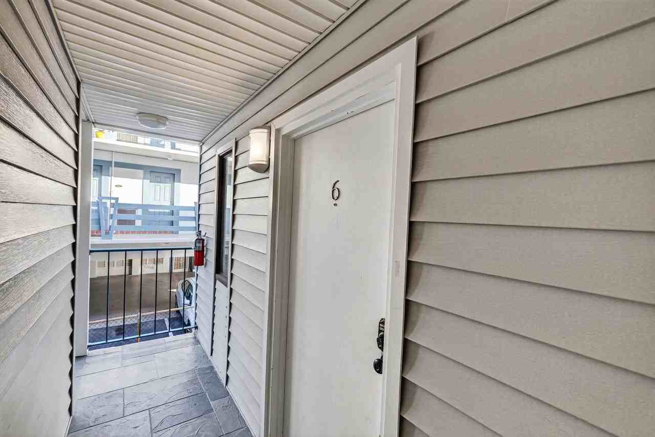 1531 Se 15th St #6 - Photo 6 of 27