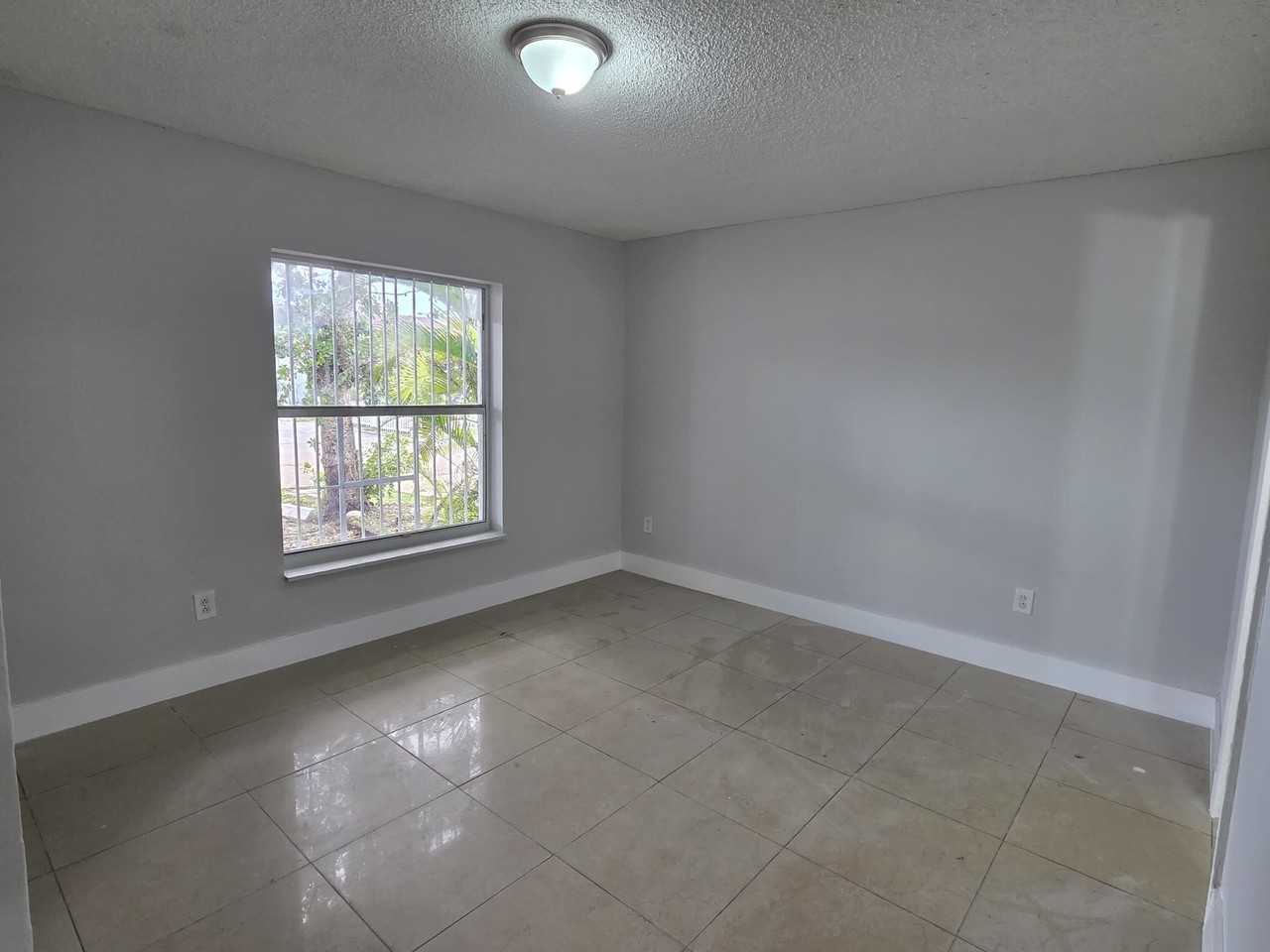 18050 Nw 41st Pl - Photo 3 of 11