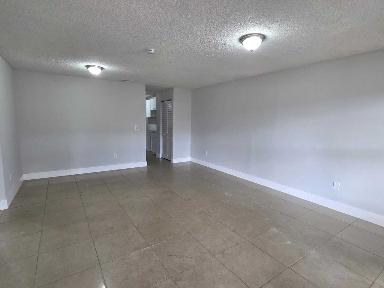 18050 Nw 41st Pl - Photo 5 of 11