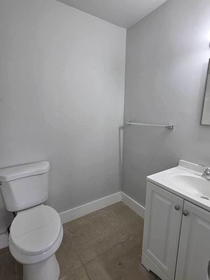 18050 Nw 41st Pl - Photo 7 of 11
