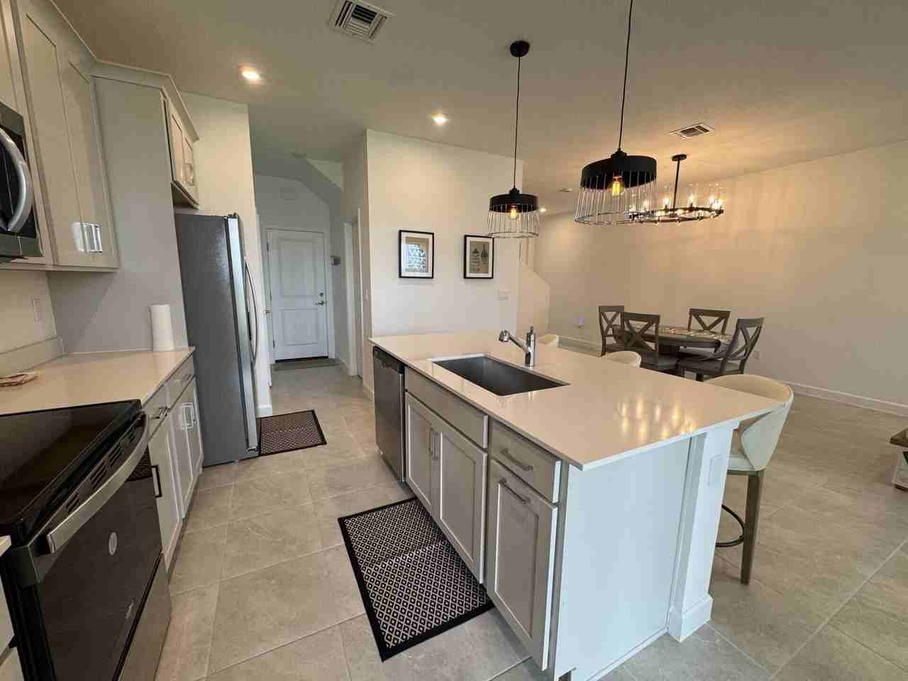 14083 Sw Thorens Dr - Photo 6 of 39