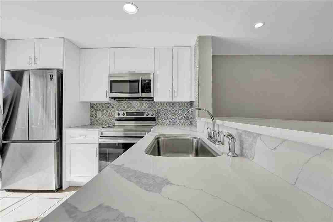 55 Sw 3rd St - Photo 4 of 34
