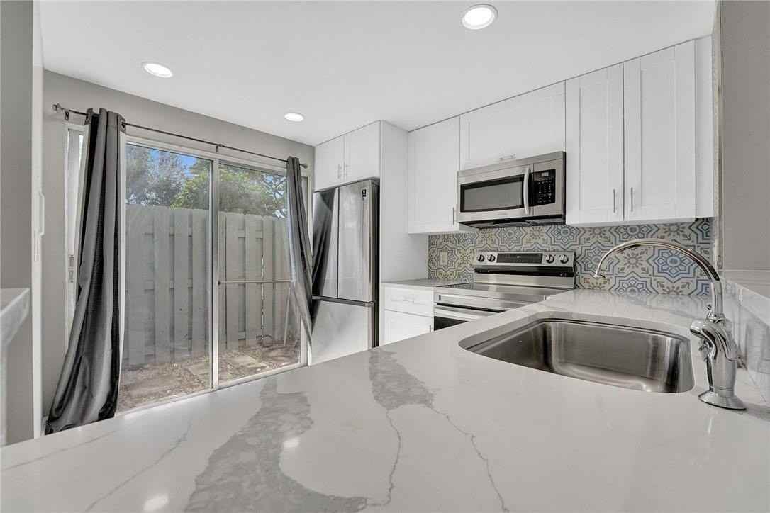 55 Sw 3rd St - Photo 6 of 34