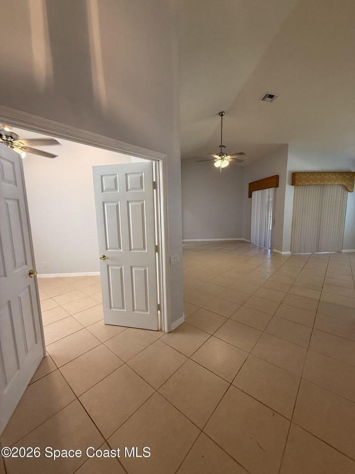 633 Nw Whitfield Way - Photo 4 of 24