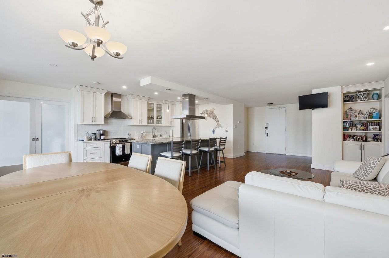 5000 Boardwalk - Photo 3 of 50