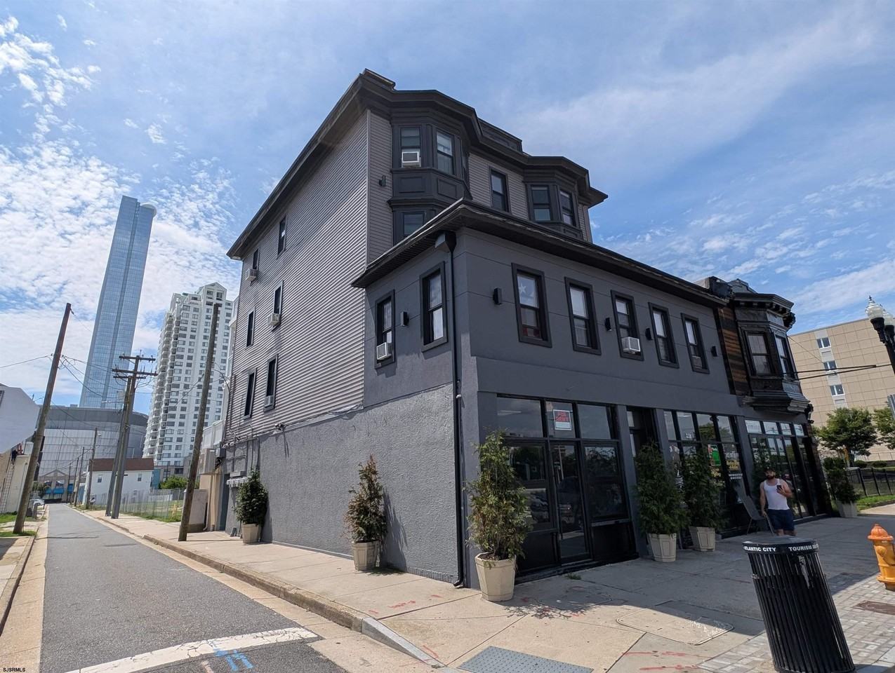 526 Atlantic Ave - Photo 3 of 26