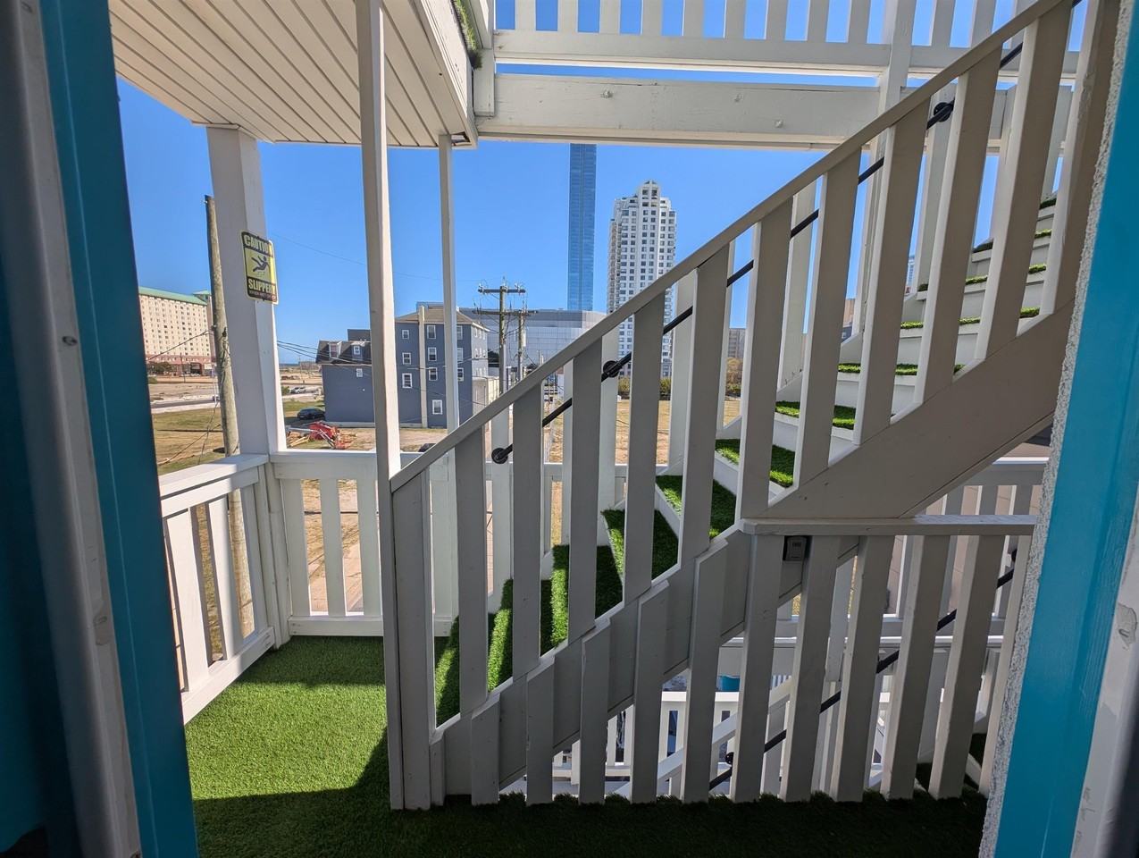 526 Atlantic Ave - Photo 4 of 26