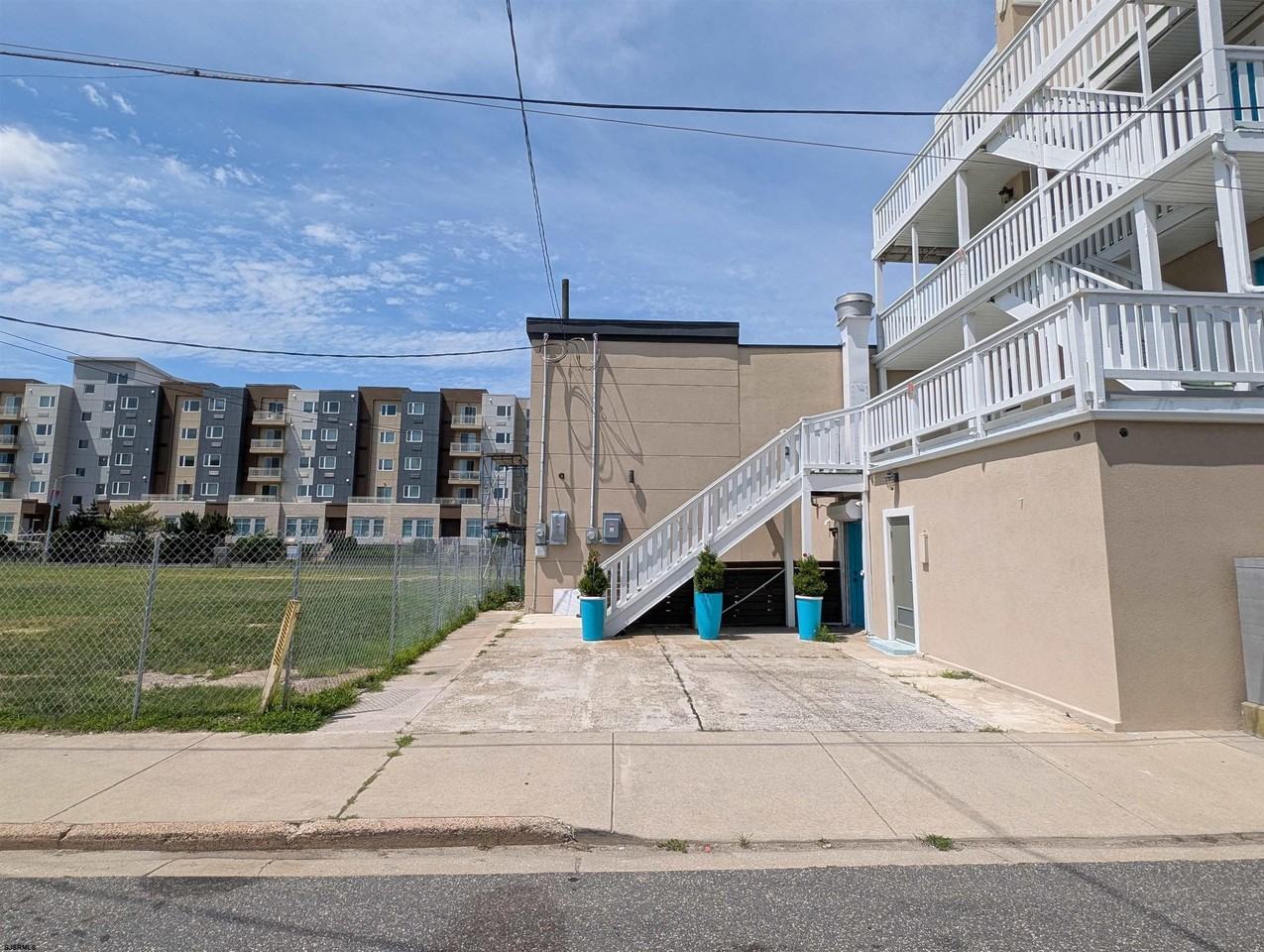 526 Atlantic Ave - Photo 5 of 26