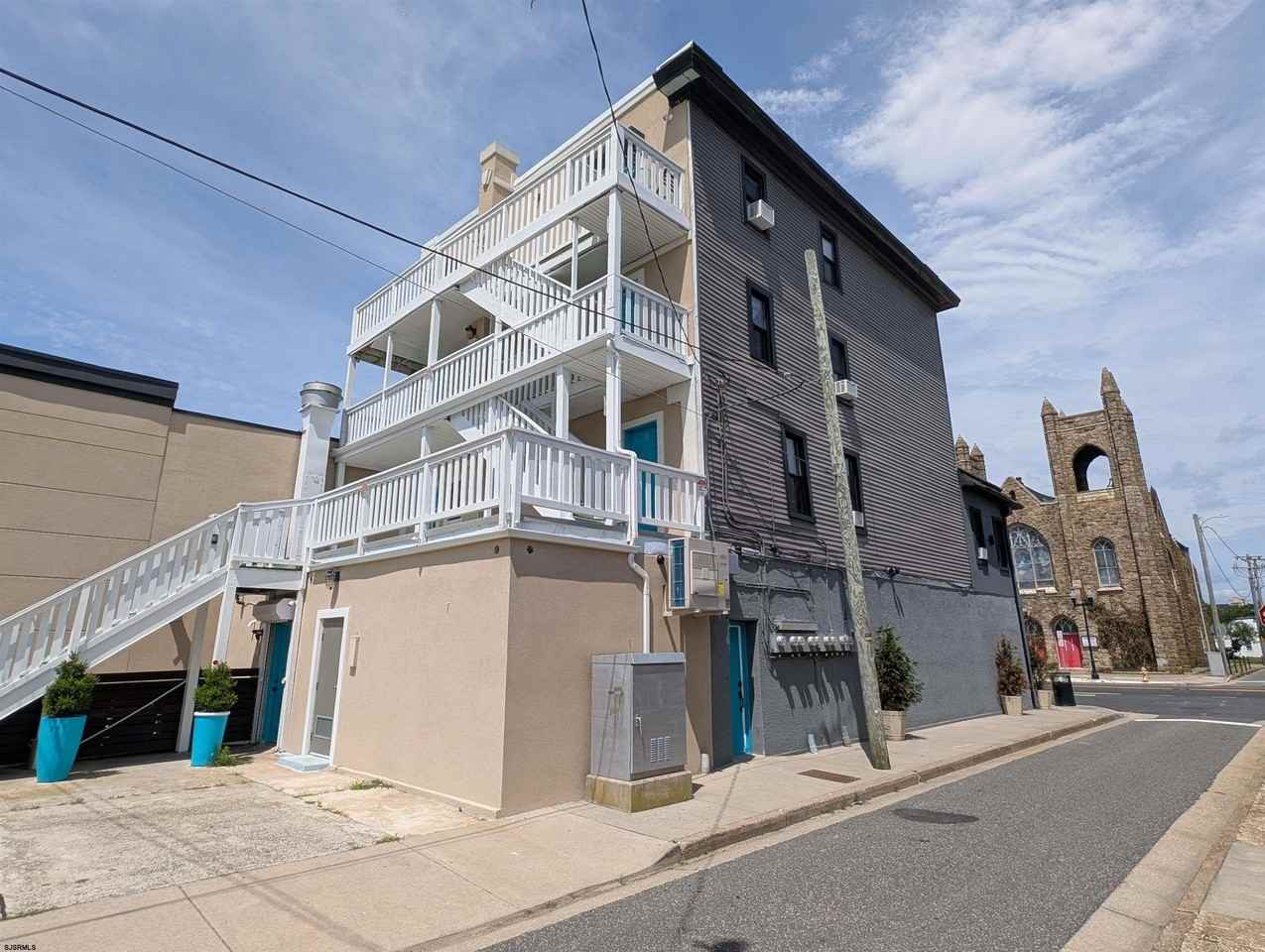 526 Atlantic Ave - Photo 7 of 26